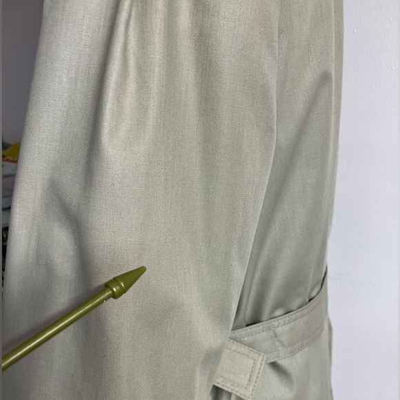 London Fog “Thinsulate” Women’s Trench Coat, 14 P, Khaki, Removable Liner - Picture 3 of 13